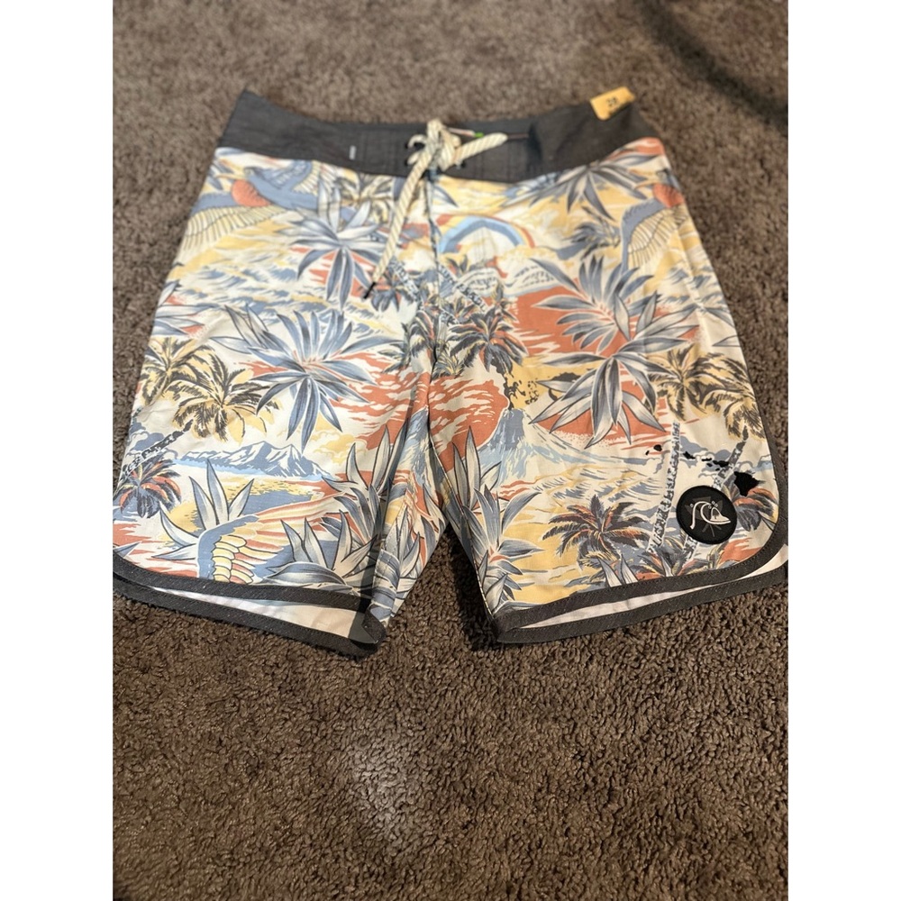 Quiksilver board shorts 28